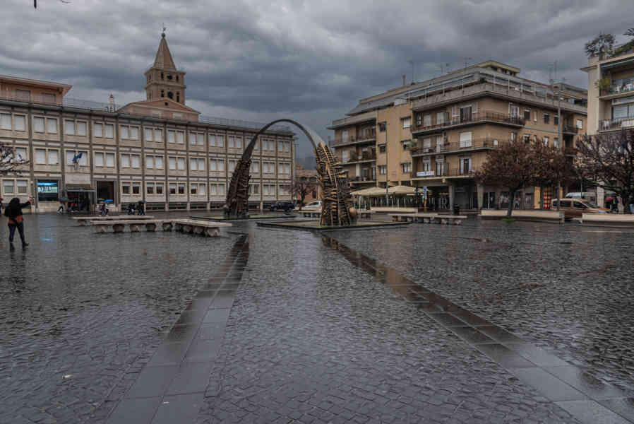Italia - Tivoli 01 - plaza Guiseppe Garbaldi.jpg